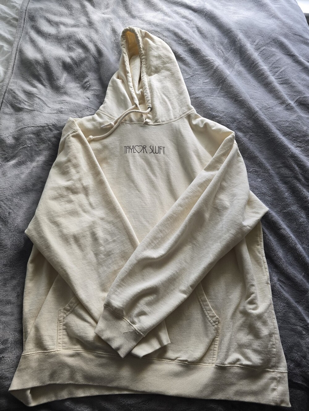 Taylor Swift Fearless Eras Tour Hand Heart Hoodie Size 2X
